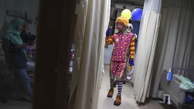 FOTO: Misi Mulia Badut Indonesia Menghibur Anak dengan Kanker