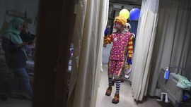 FOTO: Misi Mulia Badut Indonesia Menghibur Anak dengan Kanker