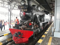 KAI Operasikan Kereta Uap di Tengah Kota Solo