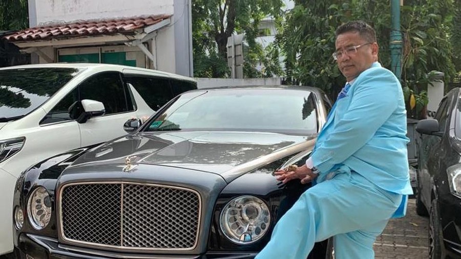 Hotman Paris Serang Balik Sajad Ukra yang Hina Polisi Indonesia Hotman Paris ingin pria yang telah menghina polisi Indonesia diduga Sajad Ukra ditindak lebih lanjut.