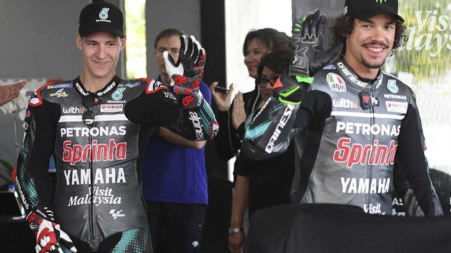 Franco Morbidelli iri dengan rekan setimnya Fabio Quartararo setelah gagal di MotoGP Catalunya 2020, akhir pekan lalu.