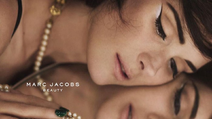 Cantiknya Winona Ryder Jadi Wajah Baru MARC JACOBS Beauty