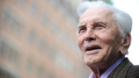 Aktor Legendaris Kirk Douglas Meninggal di Usia 103 Tahun