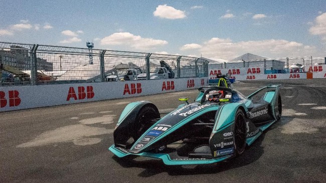 Pemerintah Provinsi DKI Jakarta mengumumkan Ibu Kota resmi jadi tuan rumah Formula E 2022.