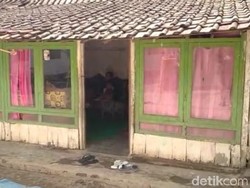 Kasihan, Kakak-Adik Lumpuh dan Buta Ini Tinggal di Bilik Pengap