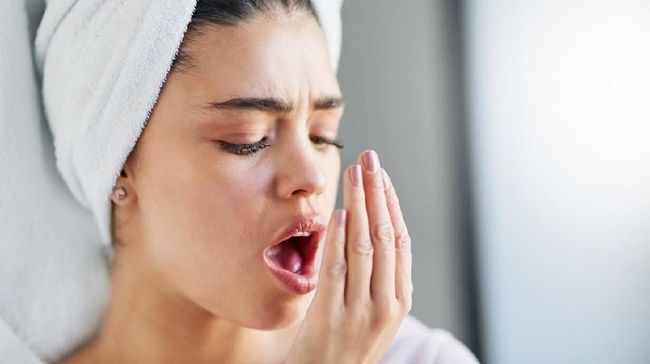 Ahli mengungkapkan penyebab bau mulut tidak sedap di pagi hari.