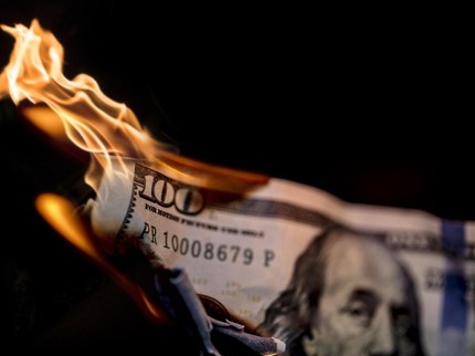 Kisah Ayah Bakar Uang Jutaan Dolar Demi Selamatkan Putrinya yang Kedinginan