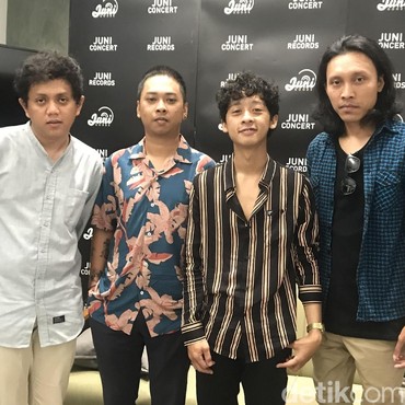 Lirik Lagu Kilau - Coldiac