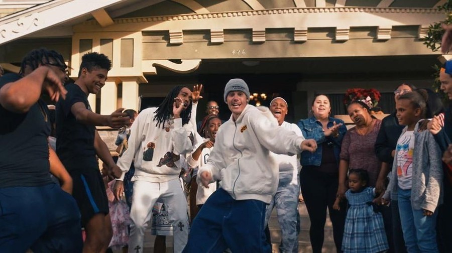 Ulasan mengenai lirik lagu terbaru berjudul Intentions yang dibawakan Justin Bieber bersama Quavo.