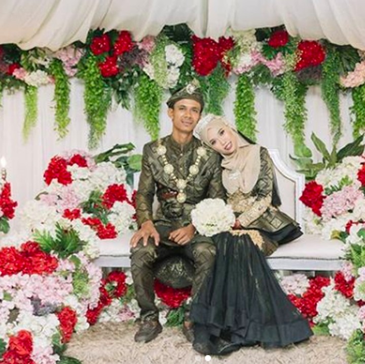 <p>Semoga pernikahan Azura Orkid dan Hafiz langgeng terus ya. Bahagia selalu! Foto: Instagram/@azura_orkid)  </p>