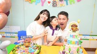 <p>Gading, Gisella, dan Gempi, kompak foto bertiga di momen ulang tahun putri semata wayang mereka. (Foto: Instagram)</p>