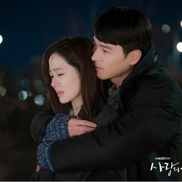 Momen di Balik Adegan Romantis di Drama Korea Crash Landing On You