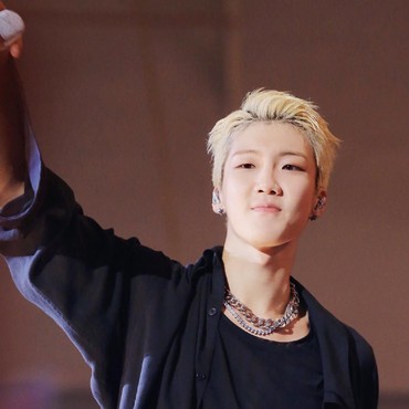 YG Entertainment Umumkan Lee Seung Hoon WINNER Positif COVID-19
