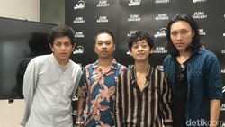 Lirik Lagu Summer Breeze - Coldiac