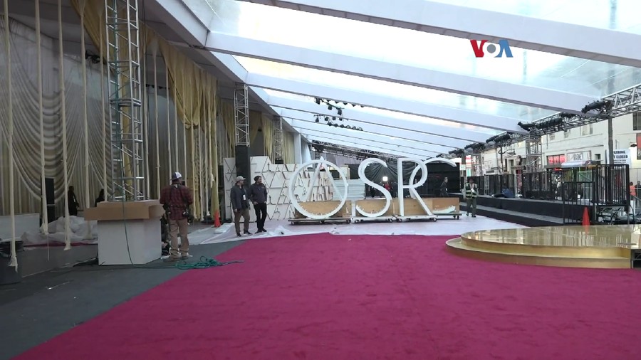 Karpet merah yang identik dengan ajang penghargaan OSCAR 2020 sudah mulai dibentang di lokasi acara.