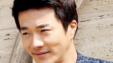 img-title Kwon Sang Woo Bikin Kejutan di Lokasi Syuting Drama Terbaru Lee Min Ho