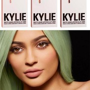 Kylie Jenner Lip kit Laris Terjual Kurang Dari 1 Menit