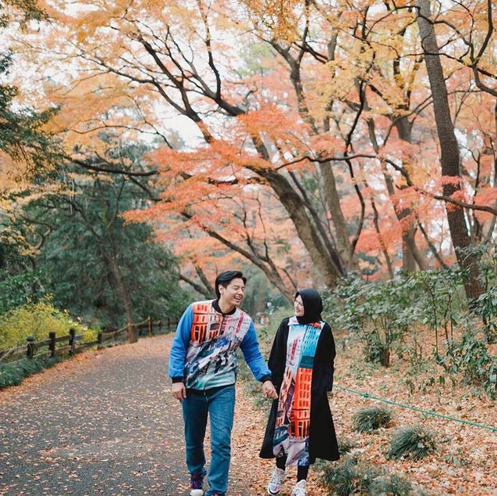 <p>Roger Danuarta dan Cut Meyriska yang biasa disapa Chika, menikah pada 17 Agustus 2019. Lima bulan menikah, kini keduanya makin romantis. (Foto: Instagram @cutratumeyriska)</p>