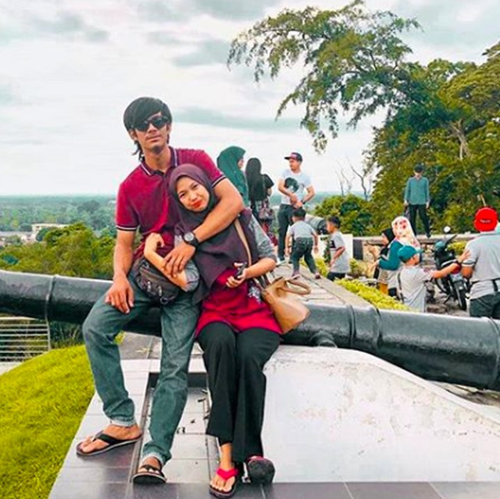 <p>Senantiasa langgeng Orkid dan Hafiz (Foto: Instagram/ @azura_orkid_</p>