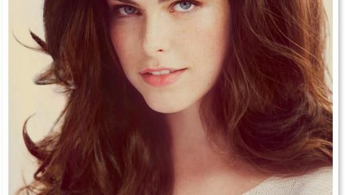 10 Produk Terbaik untuk Mengembangkan Rambut Tipis & Lepek