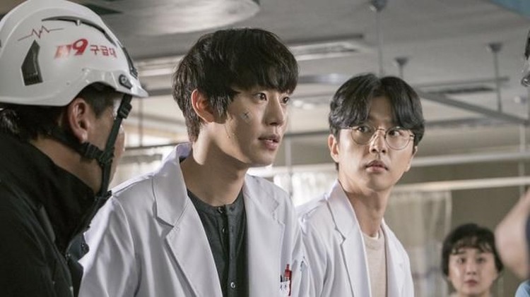 5 Rekomendasi Drama Korea Tentang Dokter Selain Dr Romantic 2 4162