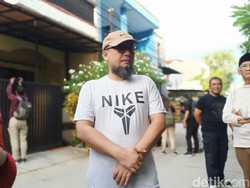 Tak Ikut Rekonstruksi, Novel Terlihat Keluar Dari Rumahnya