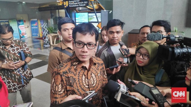 Menparekraf Wishnutama menilai kapasitas kursi penerbangan ke Indonesia untuk menunjang sektor pariwisata yang kini 'terinfeksi' Virus Corona masih minim.