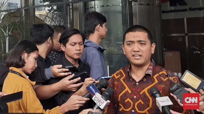 Wadah Pegawai KPK menyebut Rossa Purbo Bekti sudah tidak lagi menyandang status pegawai KPK sejak 1 Februari 2020, namun Polri menolak pengembaliannya.