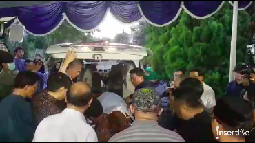 img-title Suasana Rumah Duka Almarhumah Yanti Noor Istri Mendiang Chrisye