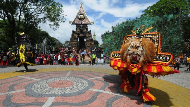Enam produk kebudayaan yang diusulkan sebagai WBTb adalah, Tempe, Reog Ponorogo, Budaya Sehat Jamu, Ulos, Tenun Ikat Sumba Timur, dan Kolintang.