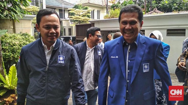 Waketum PAN Asman Abnur memastikan diri maju jadi calon ketua umum. Hal itu diketahui usai Asman menyerahkan berkas pendaftaran ke kantor DPP PAN di Jaksel.