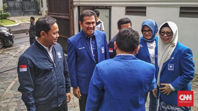 Saat ini tersisa tiga caketum PAN yang bakal dipilih kader dalam proses pemilihan Ketum Kongres PAN, yakni Mulfachri, Zulkifli Hasan, dan Drajad Wibowo.