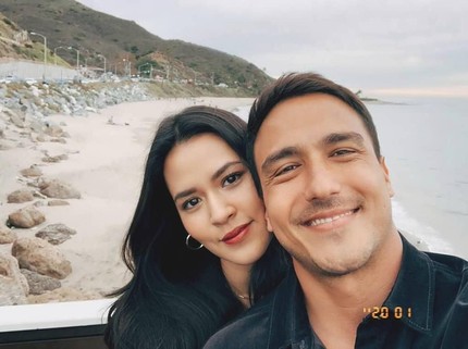 7 Potret Seleb yang Wajahnya Mirip dengan Suami