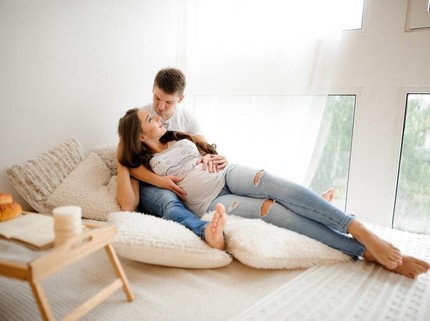 4 Posisi Seks yang Aman Saat Bunda Hamil Besar