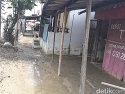 Banjir 7 Desa di Brebes Surut, Tinggalkan Lumpur dan Genangan Air