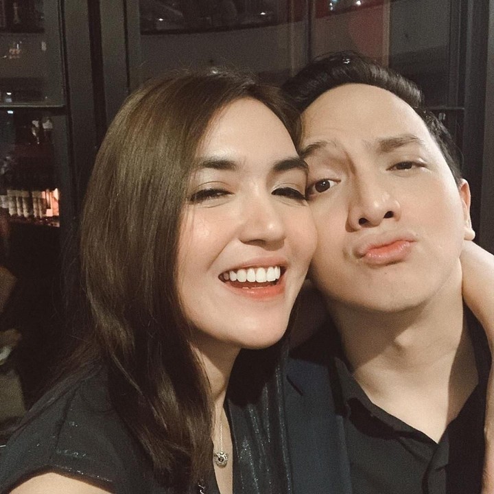<p><strong>Kyku dan Ge Pamungkas</strong>   Stand up comedian, Ge Pamungkas menikah dengan artis bernama Anastasia Herzigova alias Kyku. Karena memiliki bentuk wajah oval dan hidung yang sama-sama mancung, pasangan yang baru menikah ini sering dibilang mirip. (Foto: Instagram @kykuu)</p>