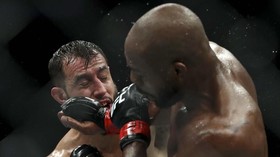 Reyes: Jon Jones Pensiun karena Takut Rematch