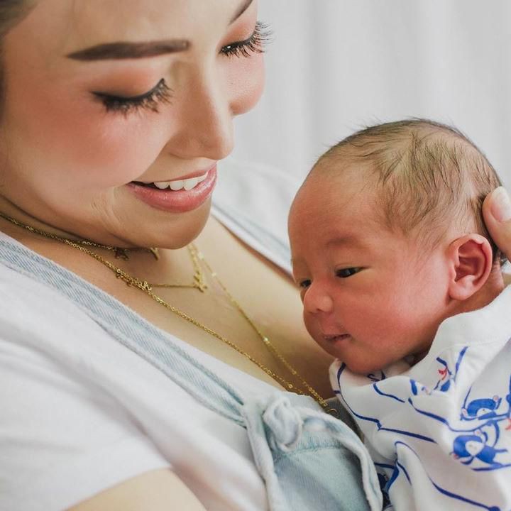 Menurut Ayu Dewi, nama sang putra memiliki arti anak berakal dan berbudi baik, yang merupakan anugerah terindah. (Foto: Instagram @mrsayudewi)
