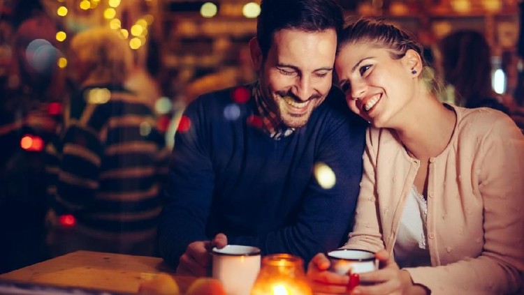 Kalau belum ada rencana pergi menghabiskan akhir pekan, enggak ada salahnya Bunda ajak Ayah kencan. Seperti ramalan 5 zodiak yang butuh kencan malam ini.