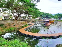 Wah, Ada Kafe Instagramable di Tengah Danau