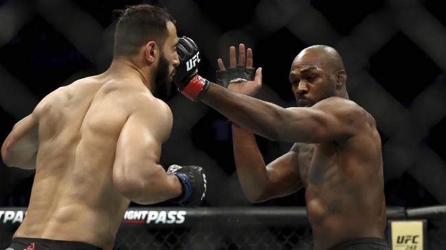 Jon Jones menganggap keberhasilan Khabib Nurmagomedov jadi petarung terbaik UFC sebagai sebuah kebohongan nomor satu.