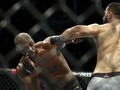 Cormier: Jon Jones Bukan Lawan Adesanya di UFC