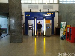 Cocok buat Lebaran, Ada ATM Khusus Pecahan Kecil di Sini