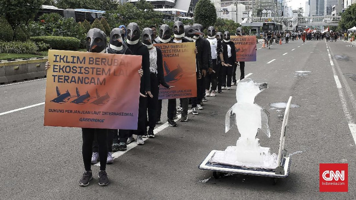 FOTO : Aksi Greenpeace Desak Perjanjian Laut Internasional