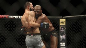 Jon Jones Habis-habisan Hina Adesanya di UFC 259