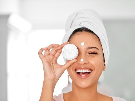6 Urutan Skincare Pagi Paling Sederhana, Kurang dari 5 Menit