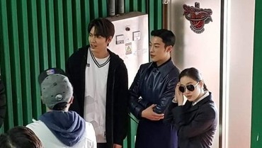 img-title Intip Foto Lee Min Ho-Kim Go Eun Syuting 'The King: The Eternal Monarch'