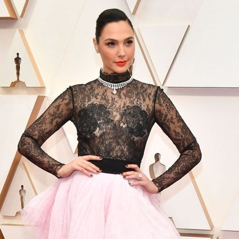 Berikut ini 7 busana terburuk di karpet merah perhelatan Oscar 2020 yang berlangsung di Dolby Theatre, Los Angeles, Hollywood pada Minggu (9/2) waktu setempat.