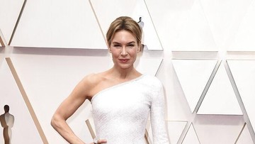 SCARLETT JOHANSSON BISA PILIH PRIORITAS