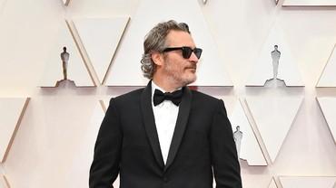 Joaquin Phoenix Tinggalkan Pemutaran Perdana 'Napoleon', Ada Apa?